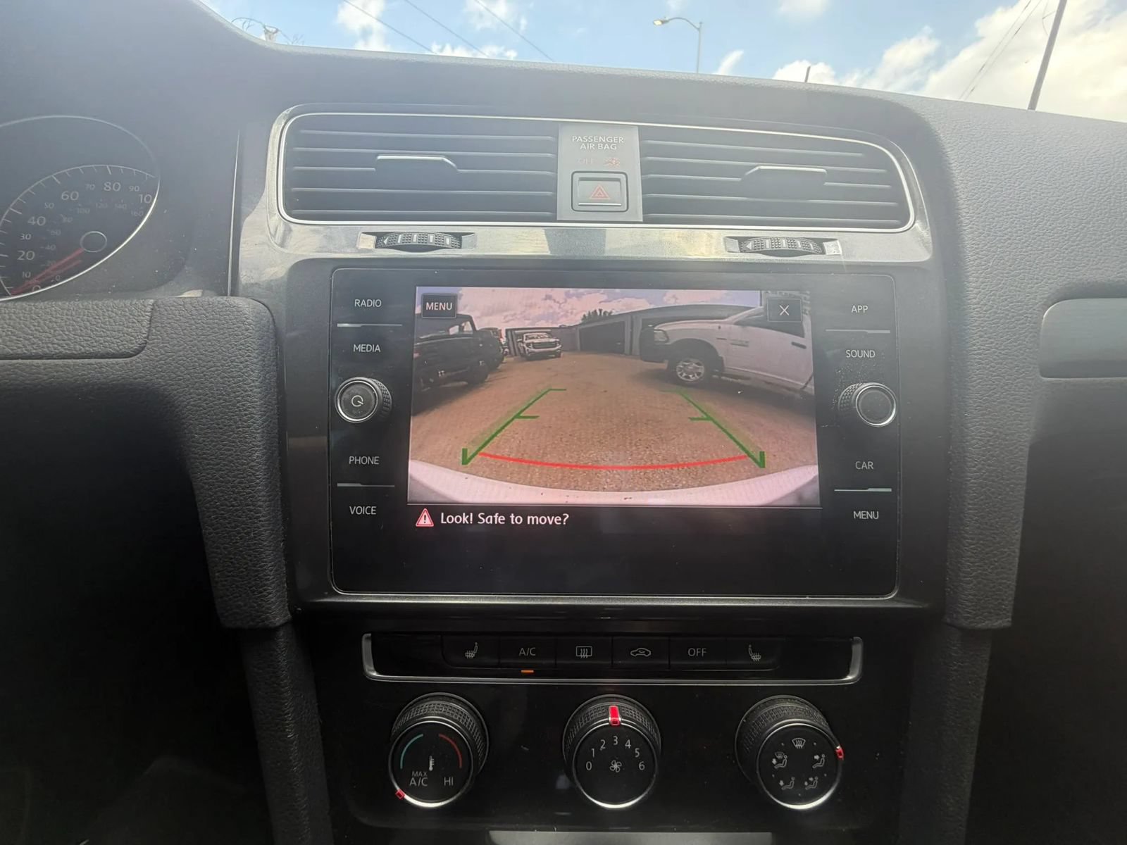 Used 2018 Volkswagen Golf SE FWD image 21