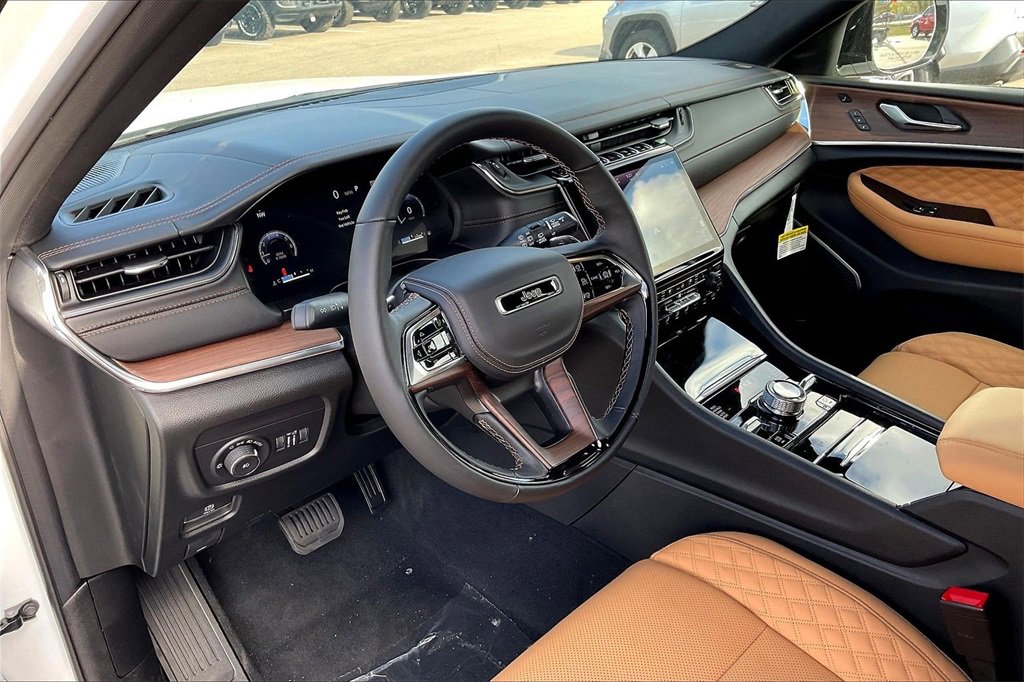 New 2025 Jeep Grand Cherokee L Summit w/ Obsidian Package image 6