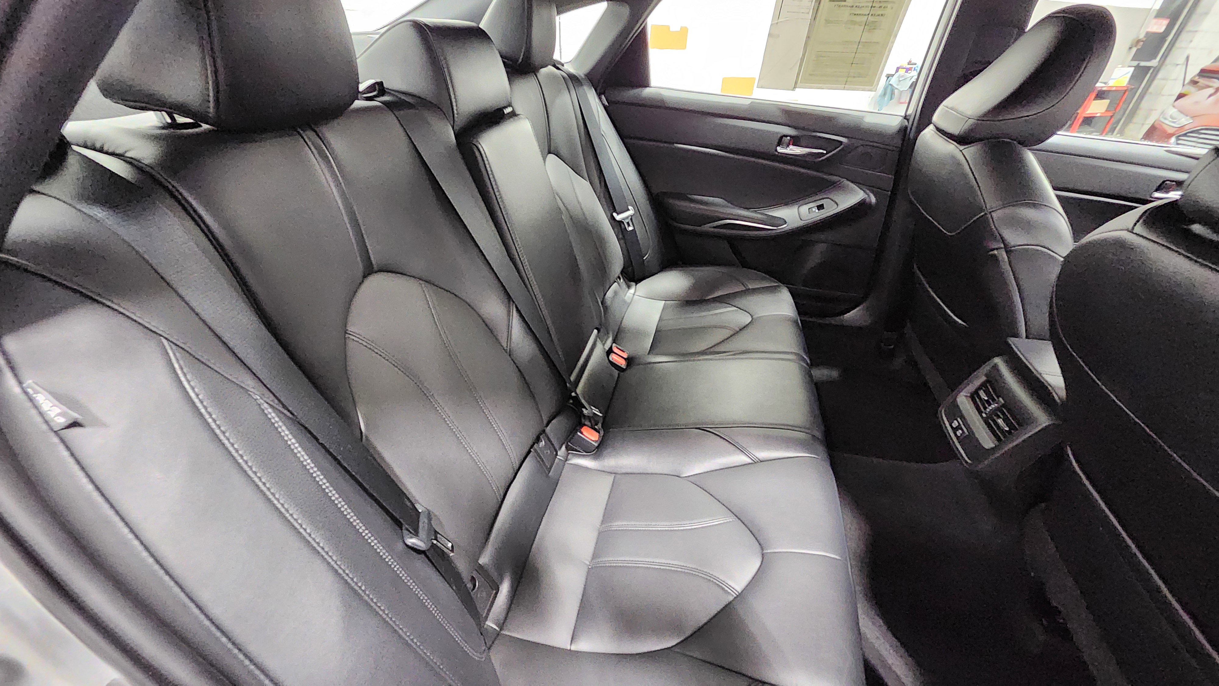 Used 2022 Toyota Avalon XLE image 19