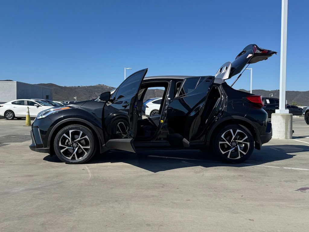 Used 2020 Toyota C-HR XLE FWD image 27