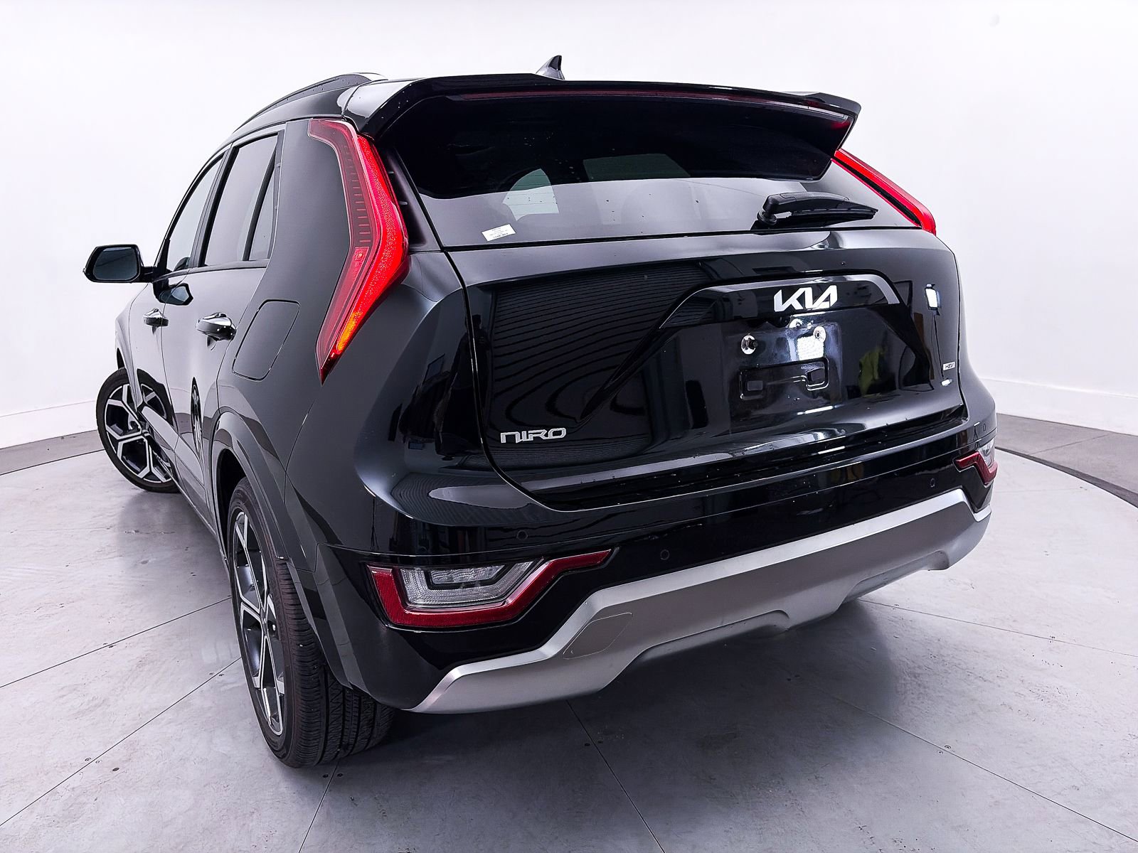 Used 2023 Kia Niro SX Touring FWD image 10