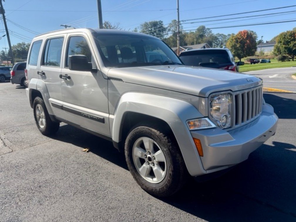 Used 2012 Jeep Liberty Sport AWD/4WD image 2
