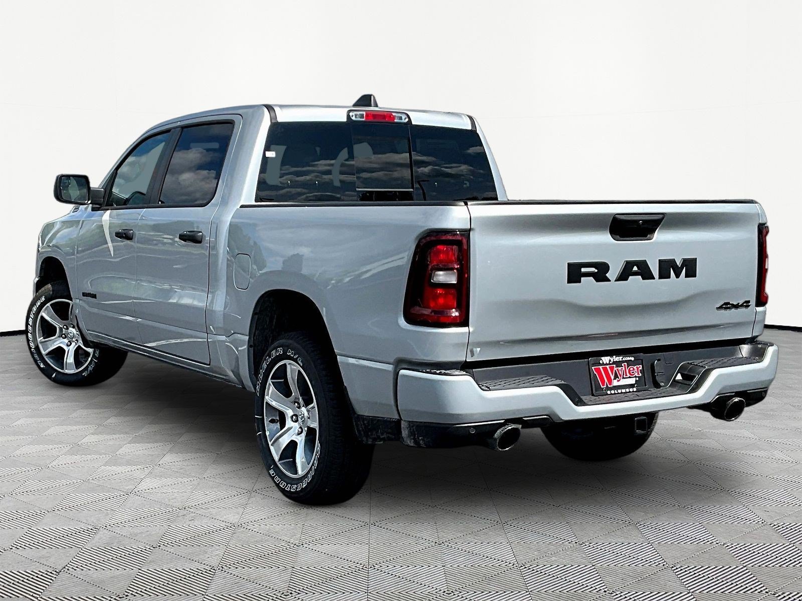New 2026 RAM 1500 Express AWD/4WD image 4