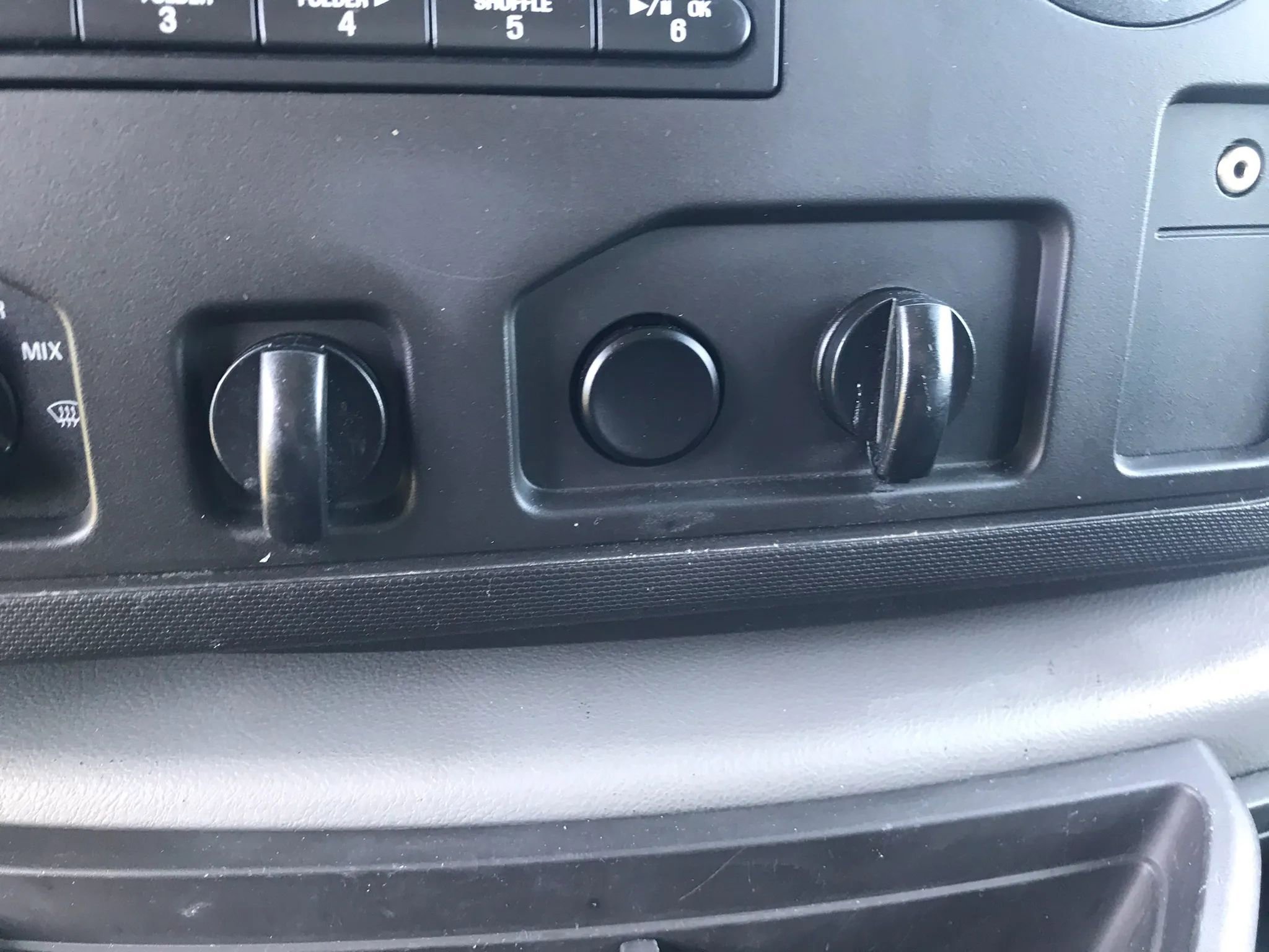 Used 2014 Ford E-350 and Econoline 350 Super Duty RWD image 17