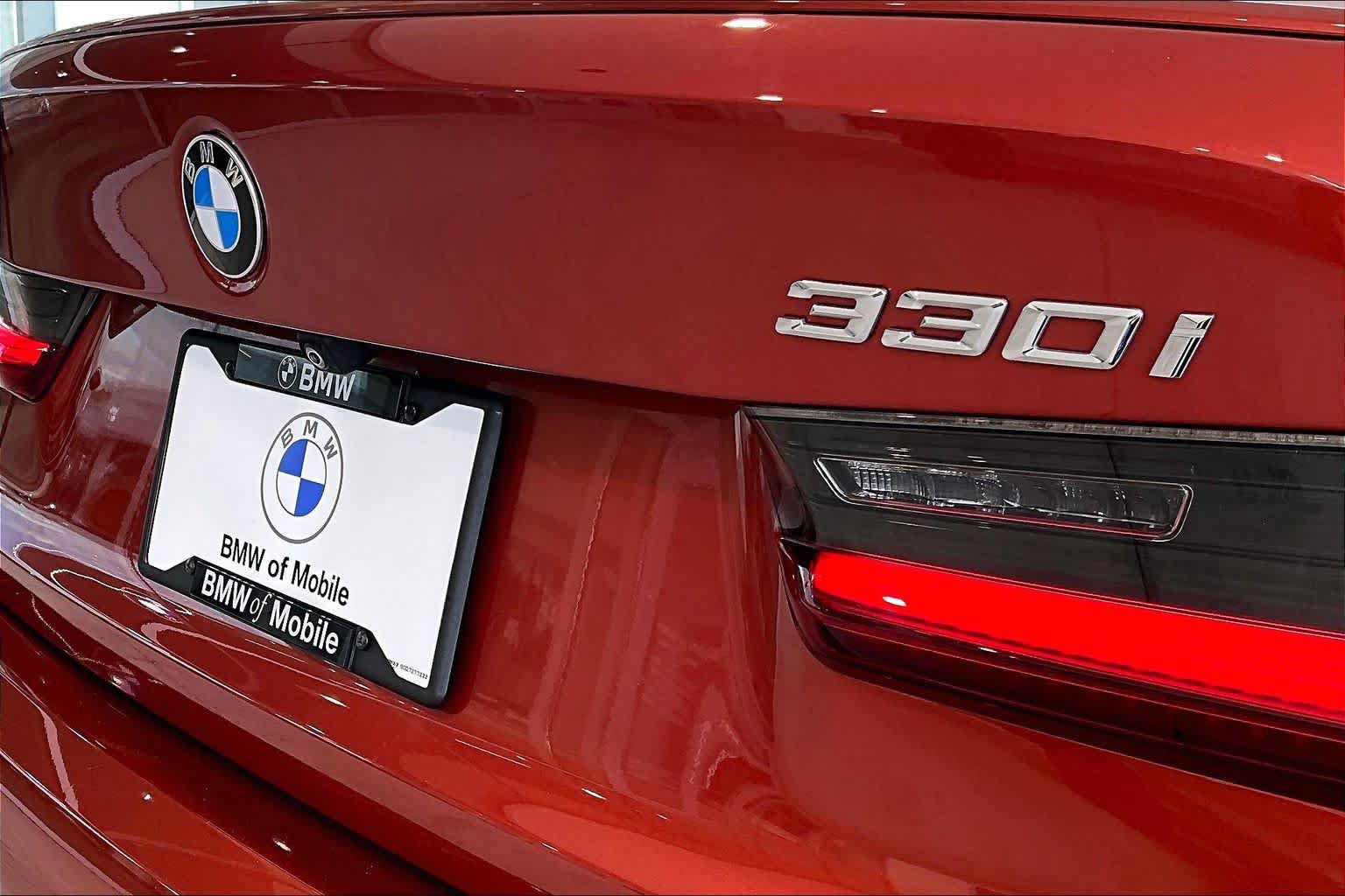 Used 2022 BMW 330i Sedan w/ M Sport Package RWD image 9