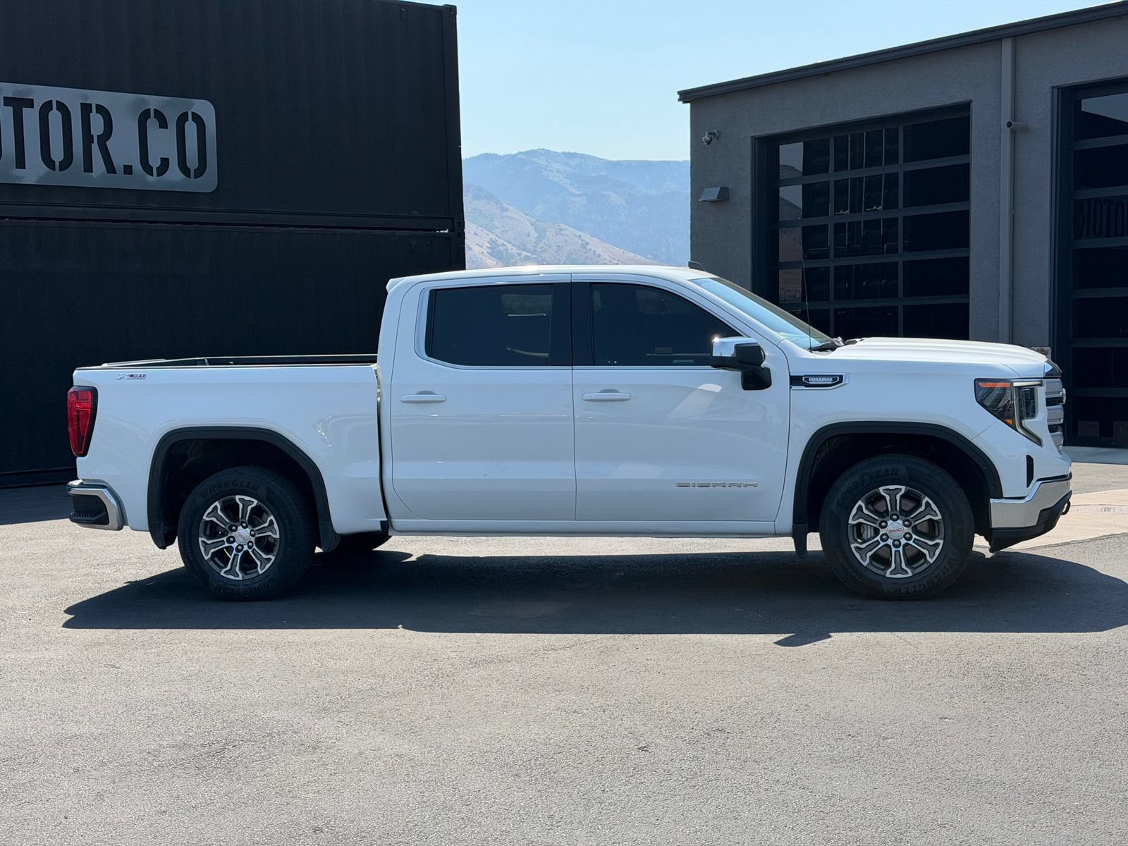 Used 2022 GMC Sierra 1500 SLE w/ X31 Off-Road Package AWD/4WD image 3