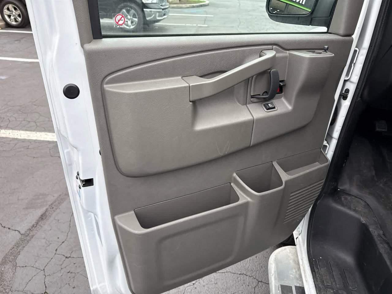 Used 2024 Chevrolet Express 2500 w/ Driver Convenience Package image 18