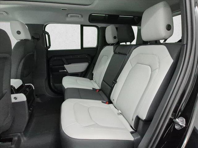 New 2026 Land Rover Defender 110 X-Dynamic SE AWD/4WD image 16