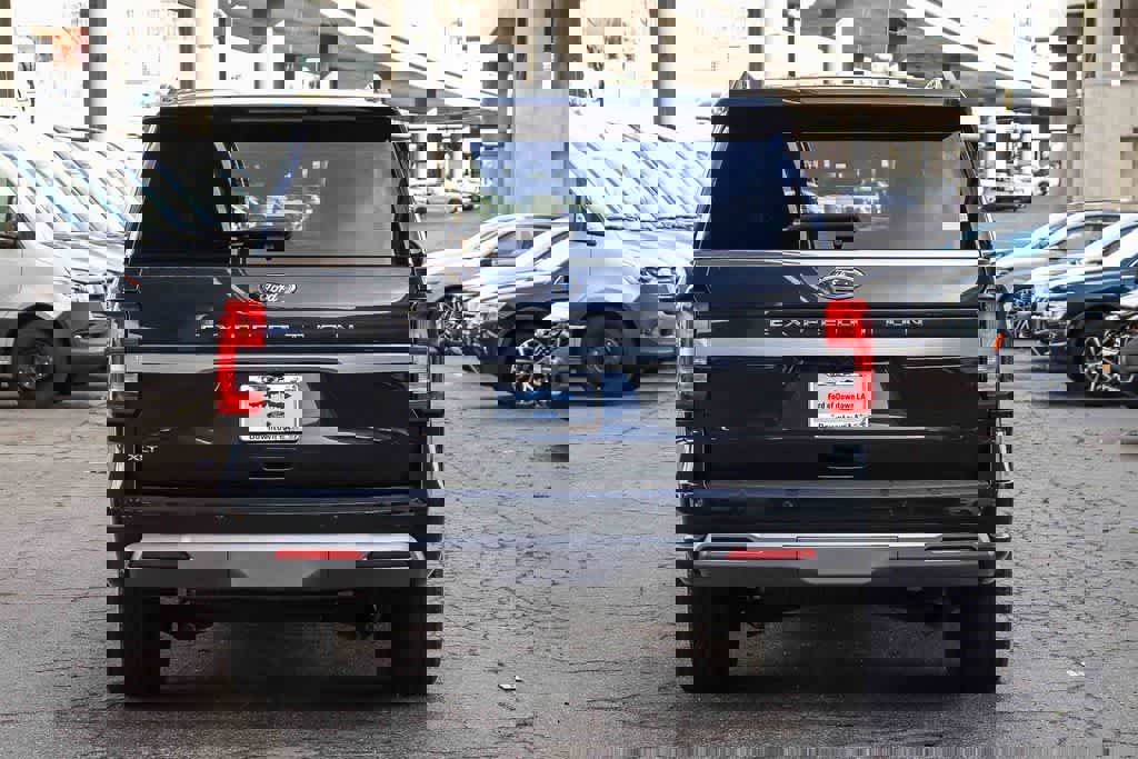 Used 2022 Ford Expedition XLT image 5