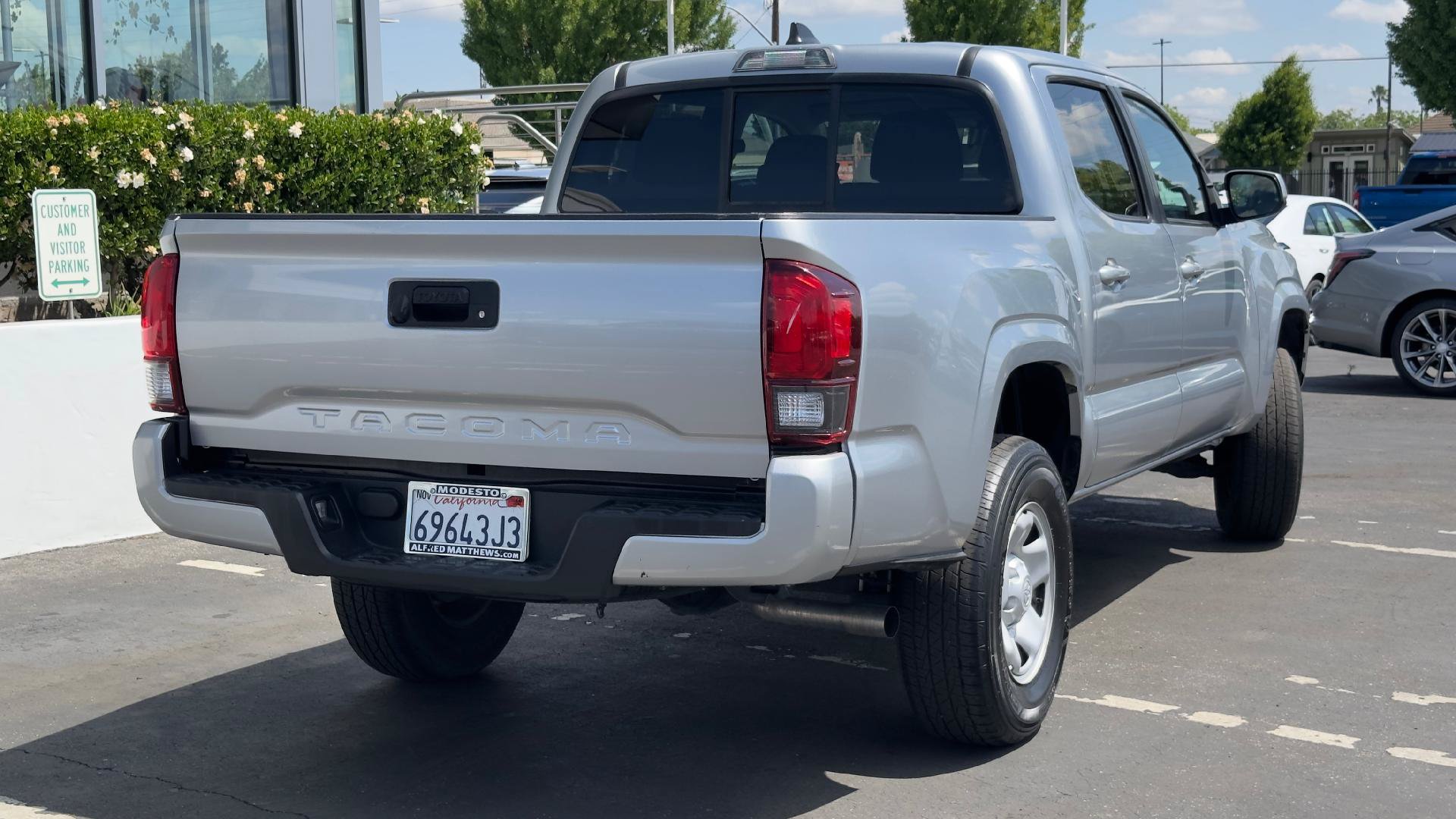 Used 2022 Toyota Tacoma SR w/ SR Convenience Package RWD image 5