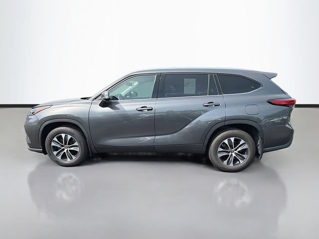 Used 2021 Toyota Highlander XLE AWD/4WD image 4