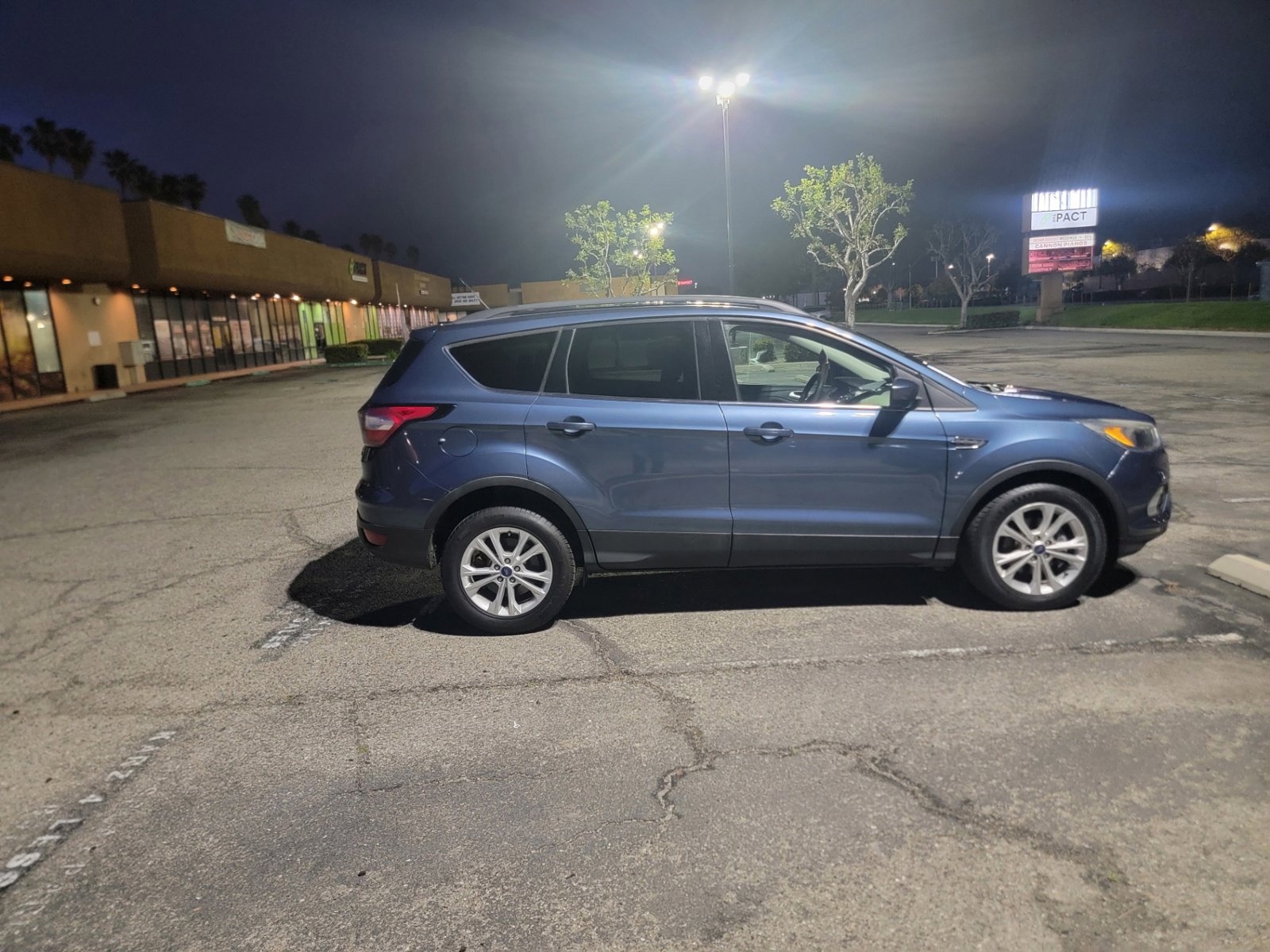 Used 2018 Ford Escape SE image 1