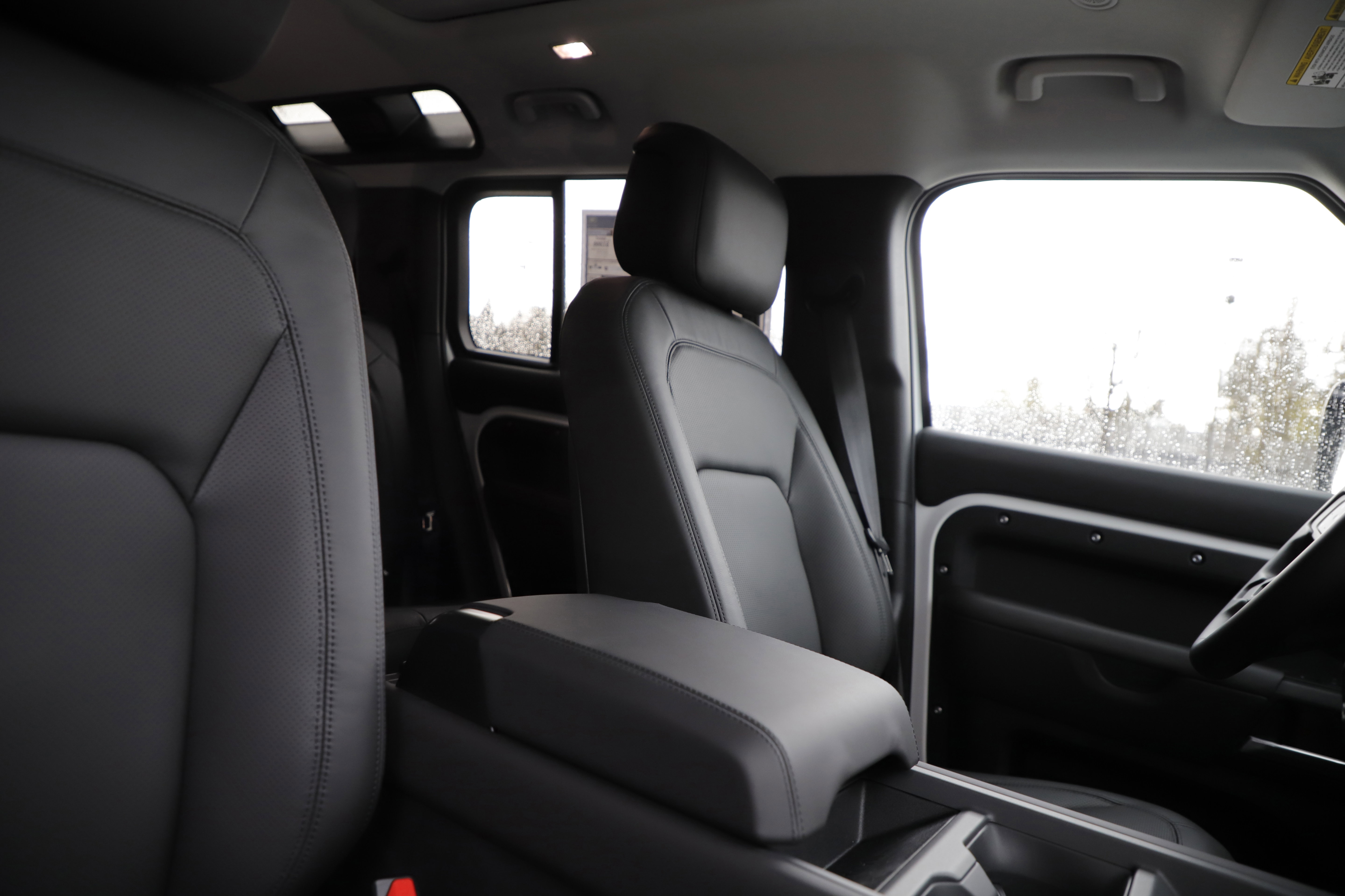 New 2026 Land Rover Defender 110 X-Dynamic SE image 11