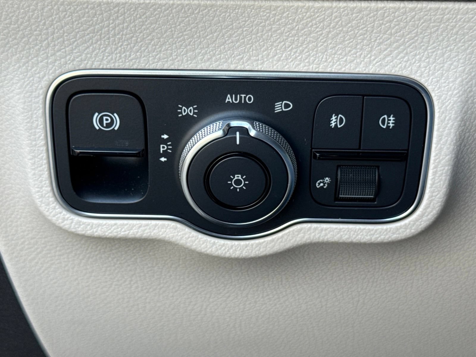 Used 2022 Mercedes-Benz GLB 250 image 23