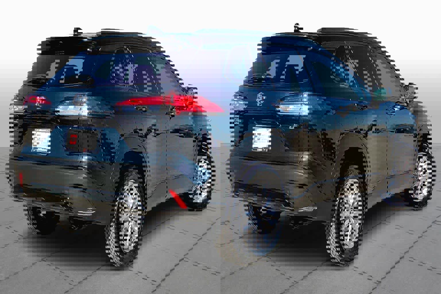 Used 2025 Toyota Corolla Cross LE image 12