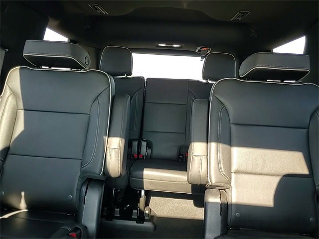 Used 2023 GMC Yukon SLT w/ SLT Premium Package image 24