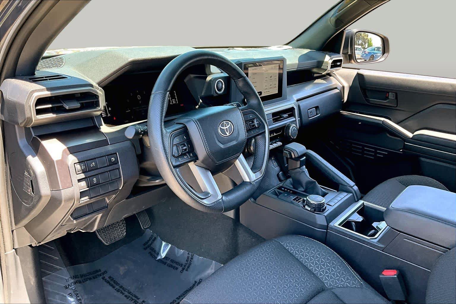 Used 2025 Toyota 4Runner SR5 AWD/4WD image 17
