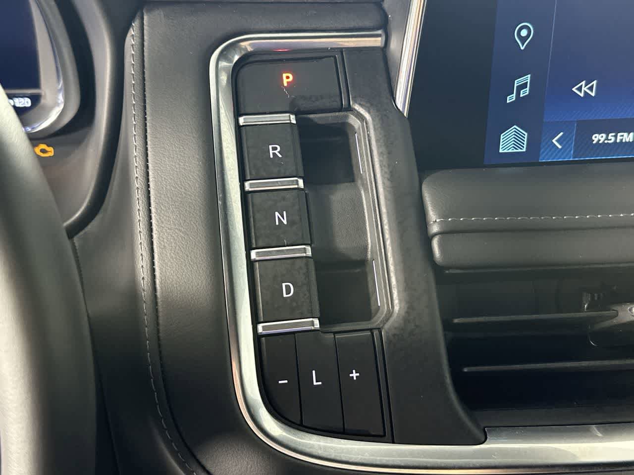 Used 2024 Chevrolet Suburban LT image 32
