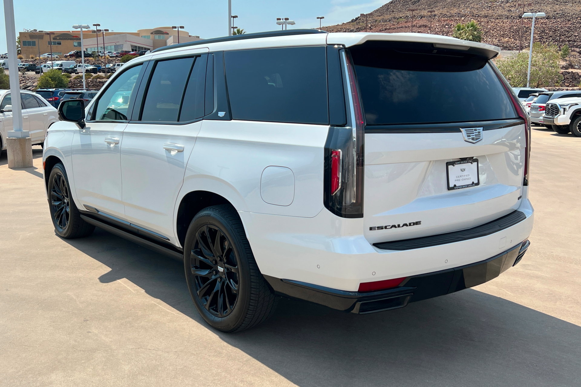 Used 2024 Cadillac Escalade Sport Platinum w/ LPO, ONYX Package AWD/4WD image 3