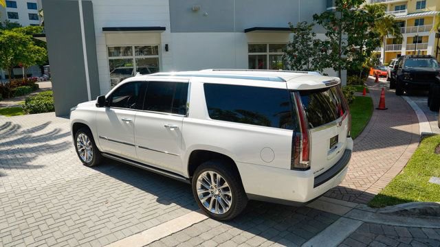 Used 2019 Cadillac Escalade ESV Premium Luxury image 18