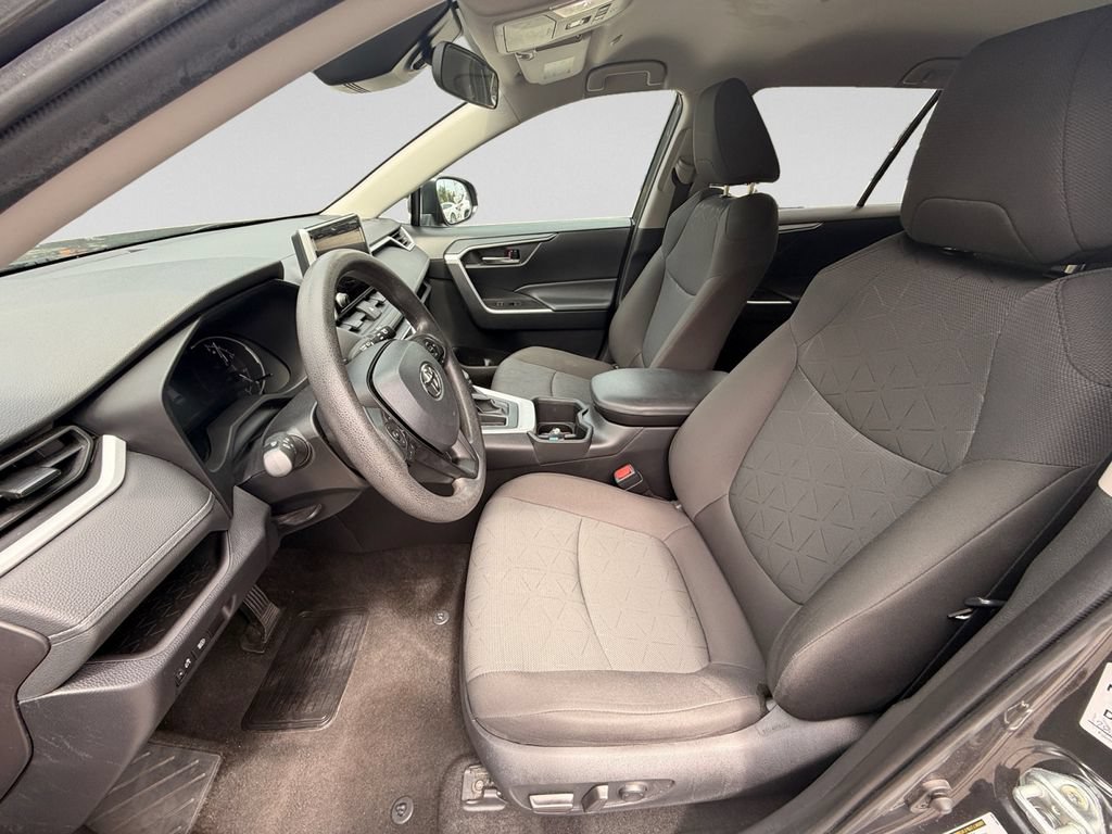 Used 2024 Toyota RAV4 XLE FWD image 20