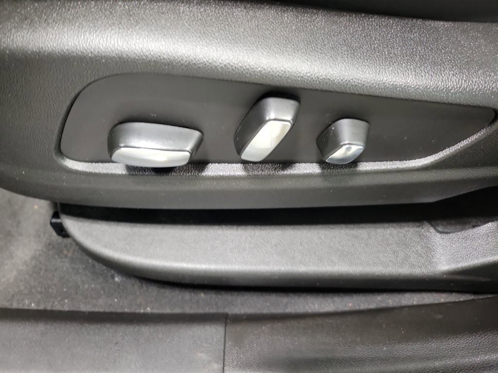 Used 2025 Cadillac XT6 Premium Luxury image 28