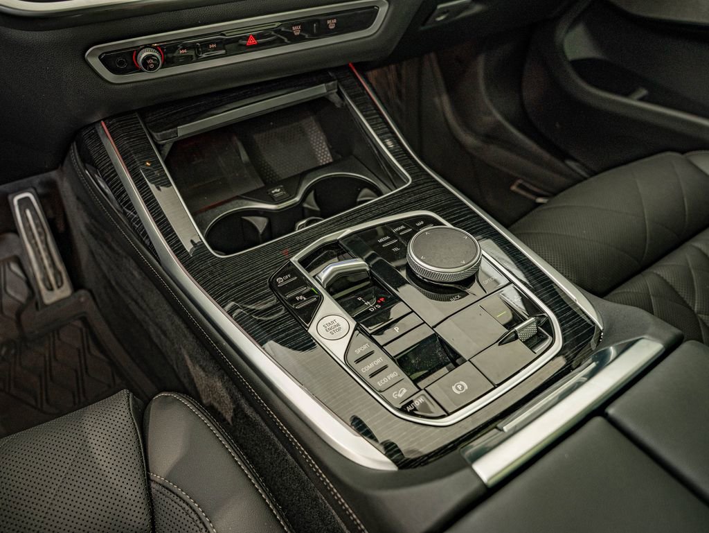 Used 2025 BMW X7 xDrive40i w/ M Sport Package AWD/4WD image 25