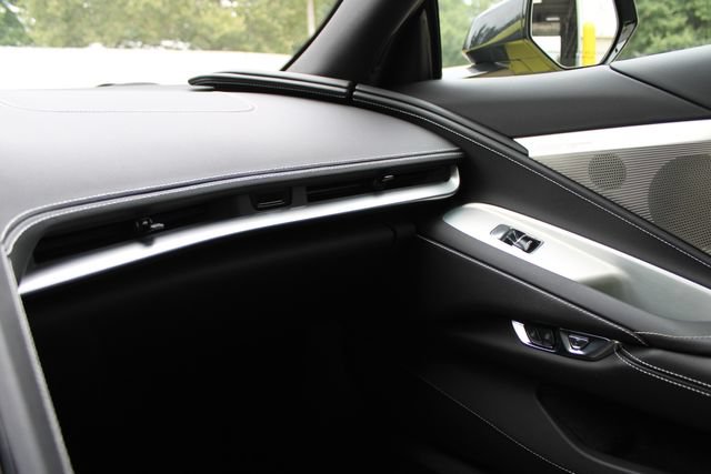 Used 2023 Chevrolet Corvette Stingray Preferred Conv w/ Z51 Performance Package RWD image 28