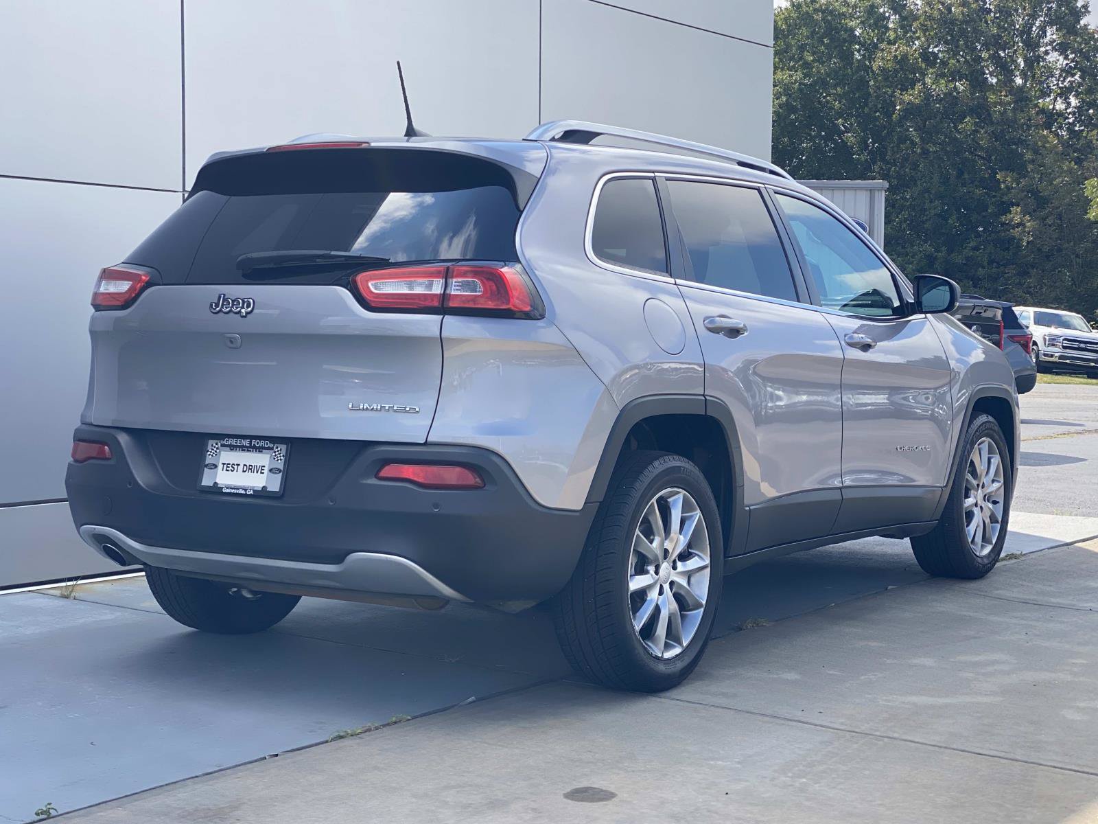 Used 2018 Jeep Cherokee Limited FWD image 4