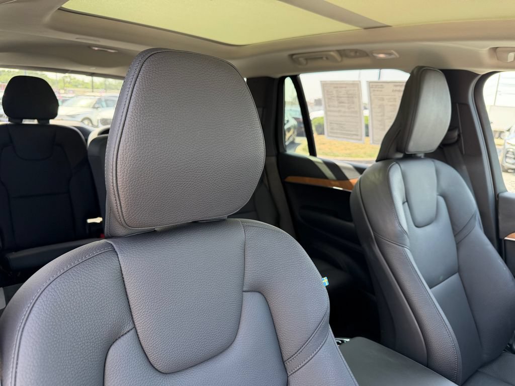 Certified 2025 Volvo XC90 T8 Plus AWD/4WD image 16
