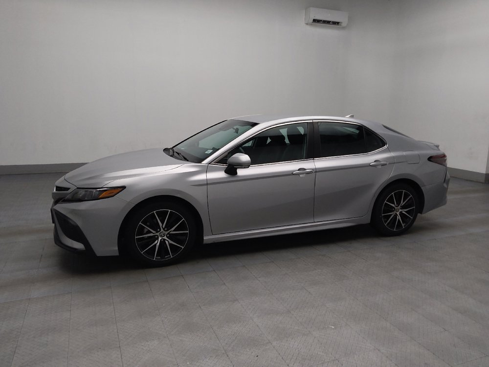Used 2022 Toyota Camry SE image 2