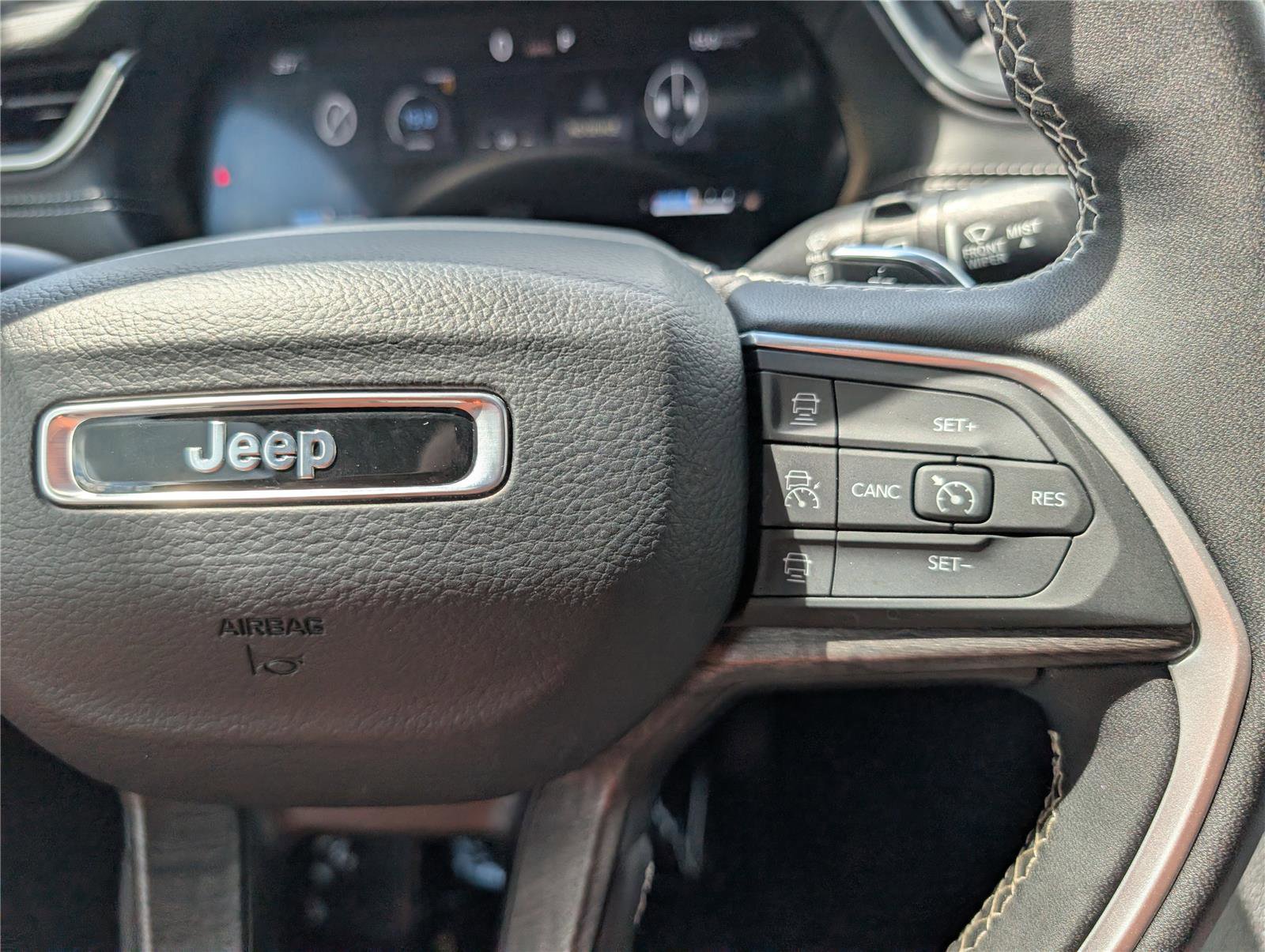 Used 2024 Jeep Grand Cherokee Limited w/ Luxury Tech Group II image 26