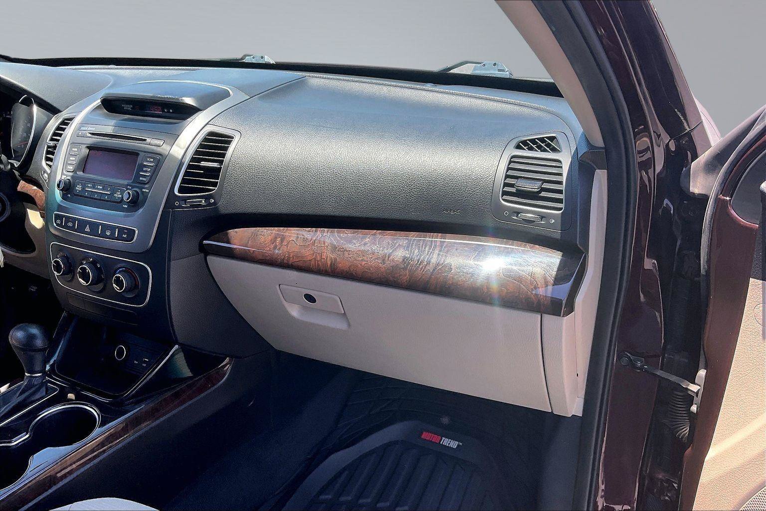 Used 2015 Kia Sorento LX FWD image 19