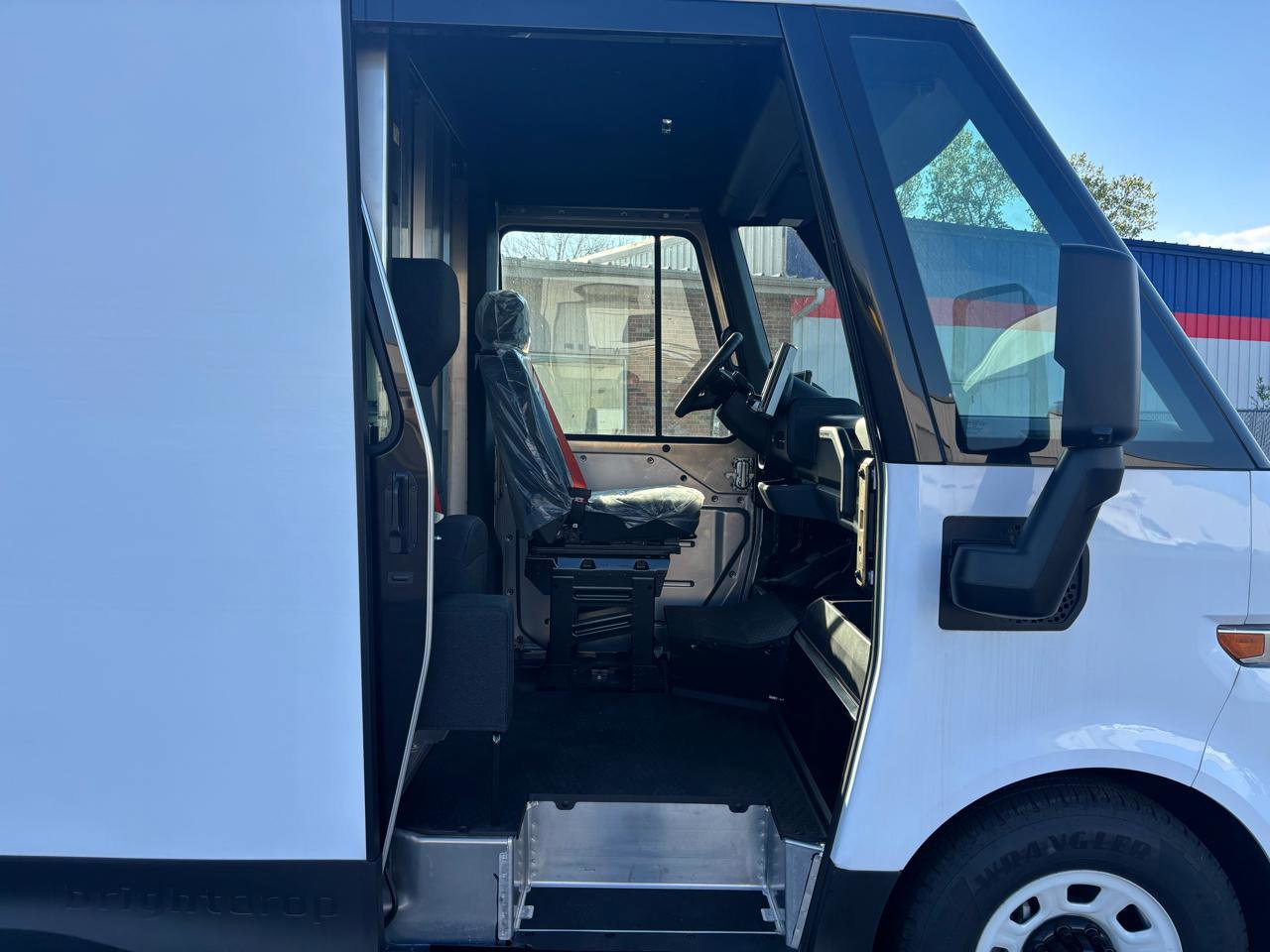 Used 2024 Chevrolet Brightdrop 600 w/ Commercial Equipment Package AWD/4WD image 15