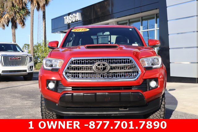 Used 2016 Toyota Tacoma TRD Sport image 3