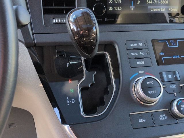 Certified 2017 Toyota Sienna XLE Premium FWD image 15
