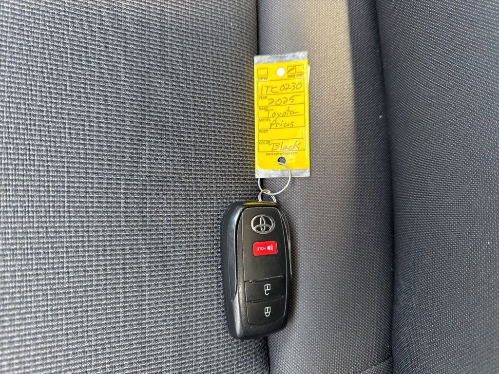 Used 2025 Toyota Prius LE FWD image 30