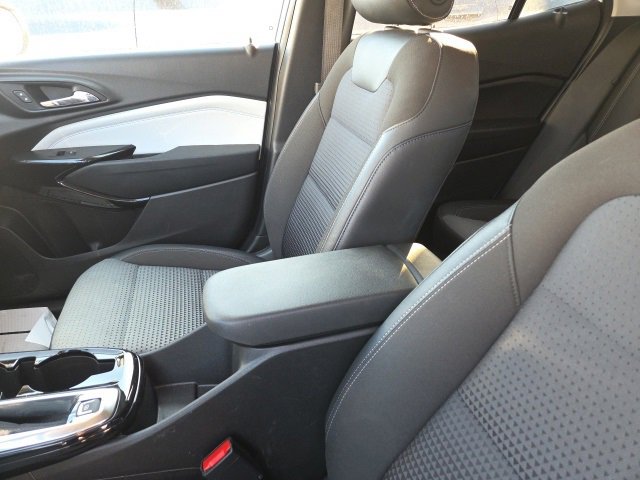 Used 2025 Chevrolet Trax LT w/ LT Convenience Package image 8