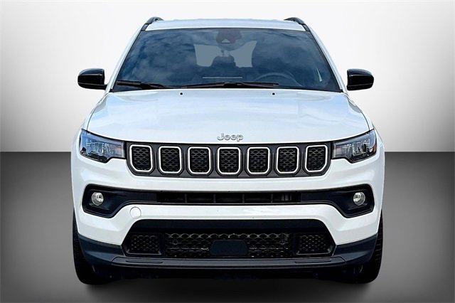 Used 2024 Jeep Compass Latitude image 3