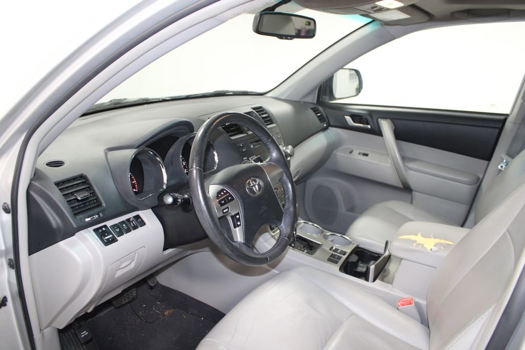 Used 2012 Toyota Highlander SE image 18