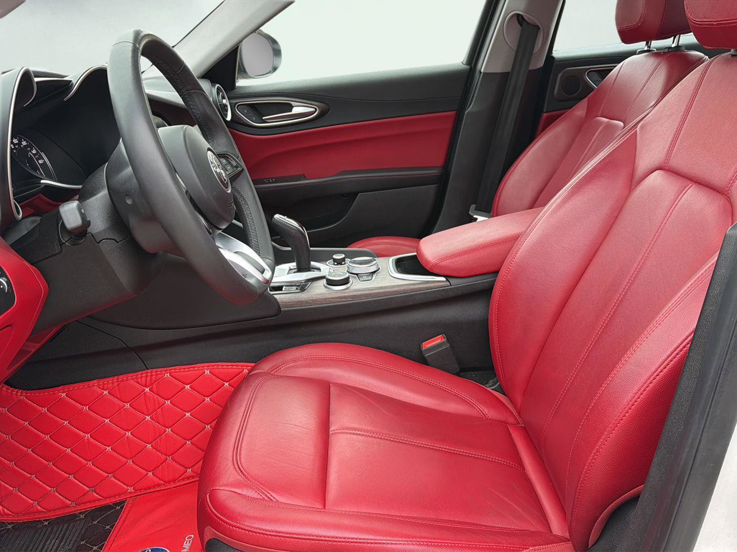 Used 2021 Alfa Romeo Giulia Ti w/ Nero Edizione image 9