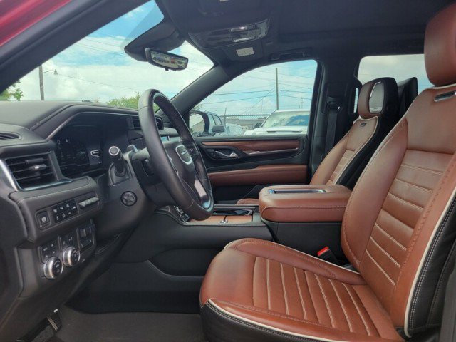 Used 2024 GMC Yukon Denali Ultimate AWD/4WD image 11