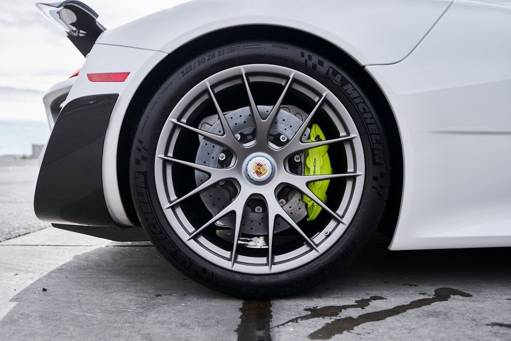 Used 2015 Porsche 918 Spyder image 39