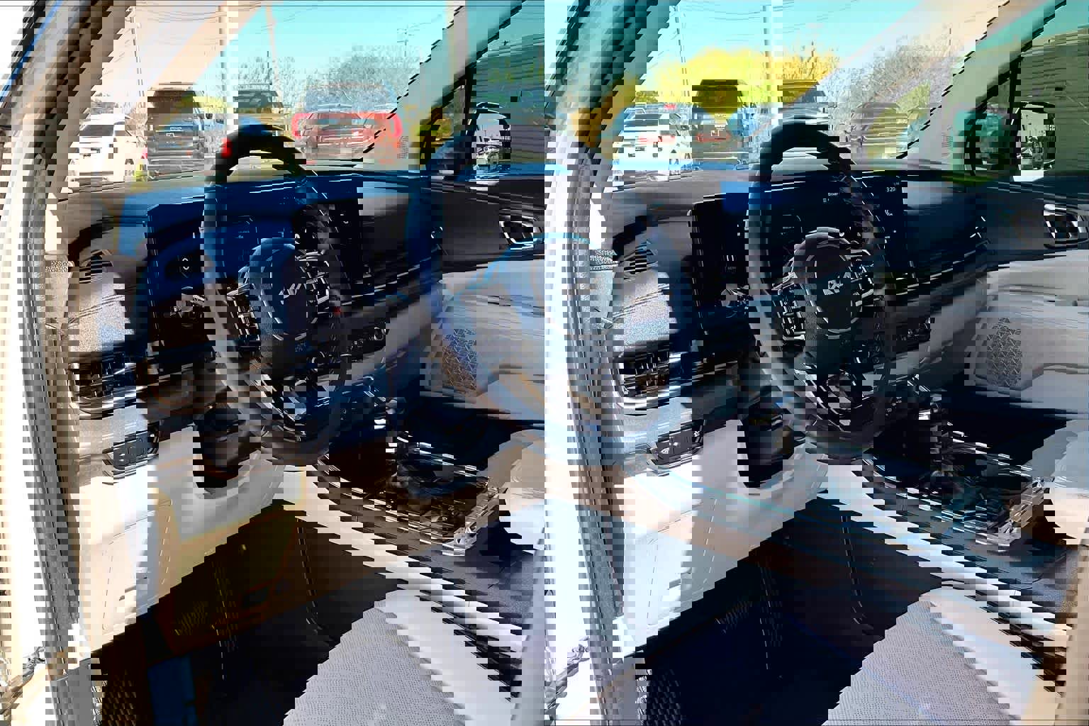 Used 2025 Kia Carnival SX image 18