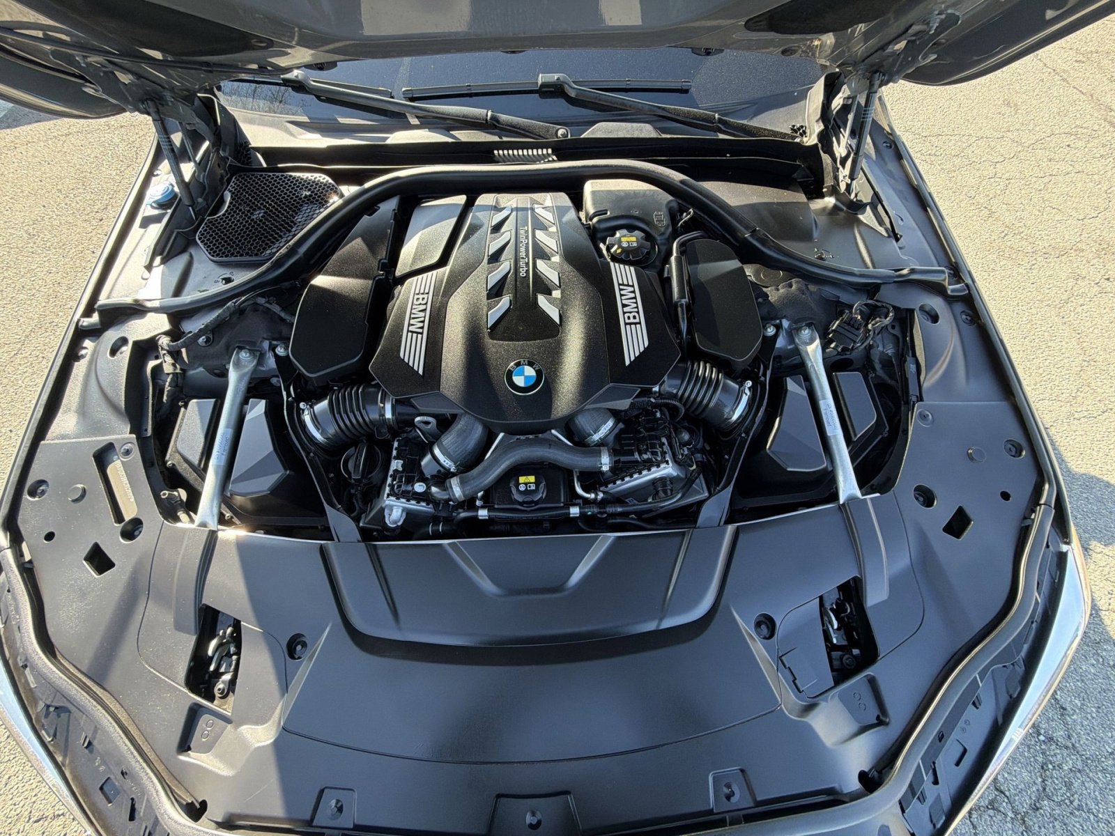 Used 2022 BMW 750i xDrive w/ Executive Package image 28