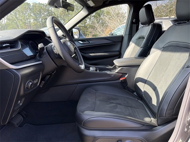 New 2025 Jeep Grand Cherokee L Altitude image 9