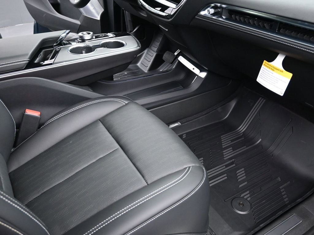 New 2026 Cadillac Lyriq Premium Luxury image 9