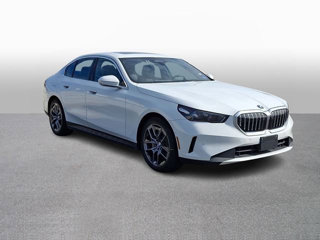 Used 2026 BMW 530i xDrive image 3