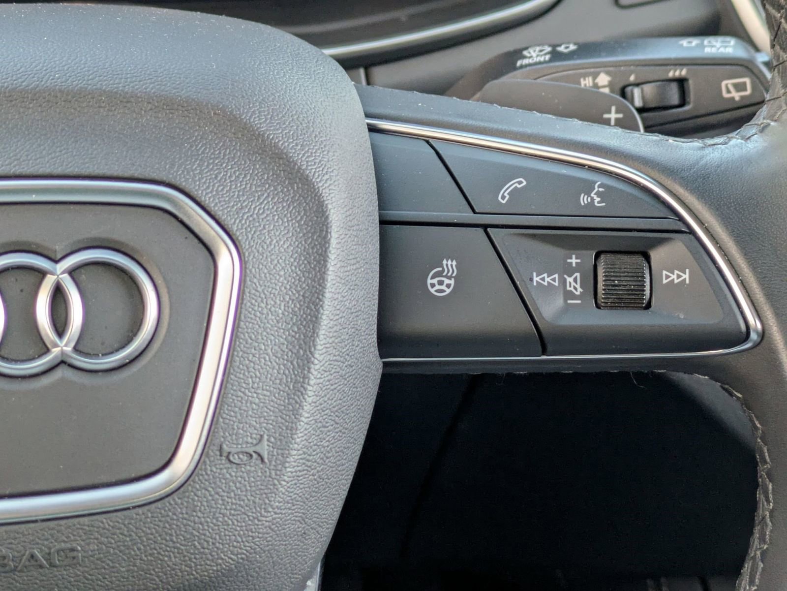 Used 2024 Audi Q5 e Premium Plus w/ Premium Plus Package image 11