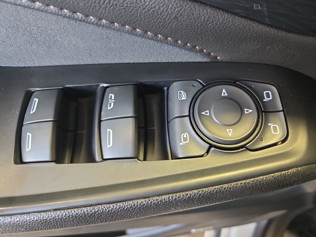Used 2023 Chevrolet Traverse High Country AWD/4WD image 33